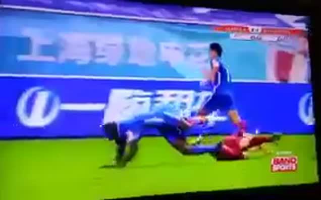 Demba Ba'nın ayağı kırıldı